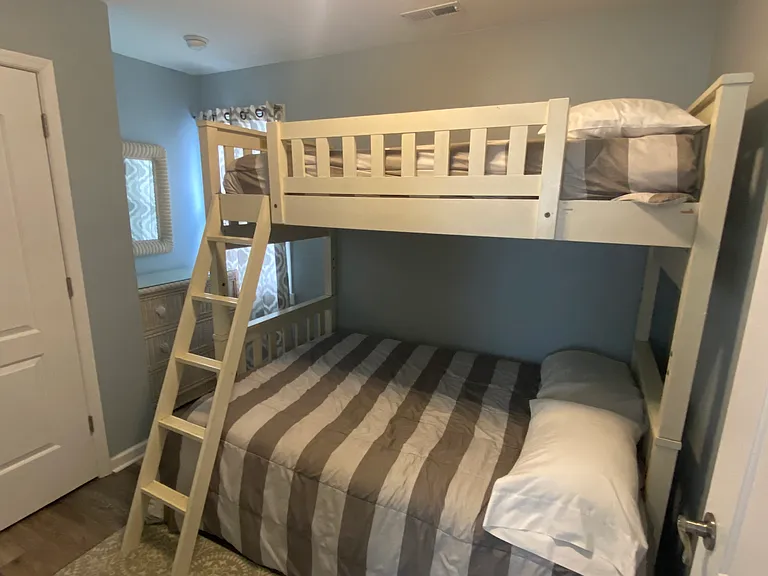 318 Dupont Ave — Photo 10