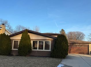 909 S Waverly Pl, Mount Prospect, IL