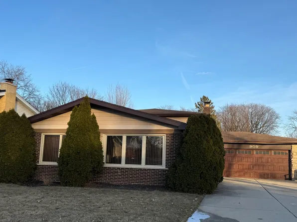 909 S Waverly Pl, Mount Prospect, IL 60056