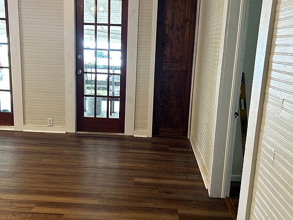 4th image of 1008 NE 4th St