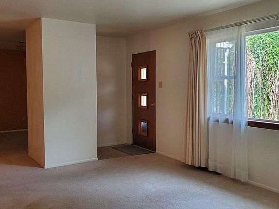 3rd image of 718 Collins Ave