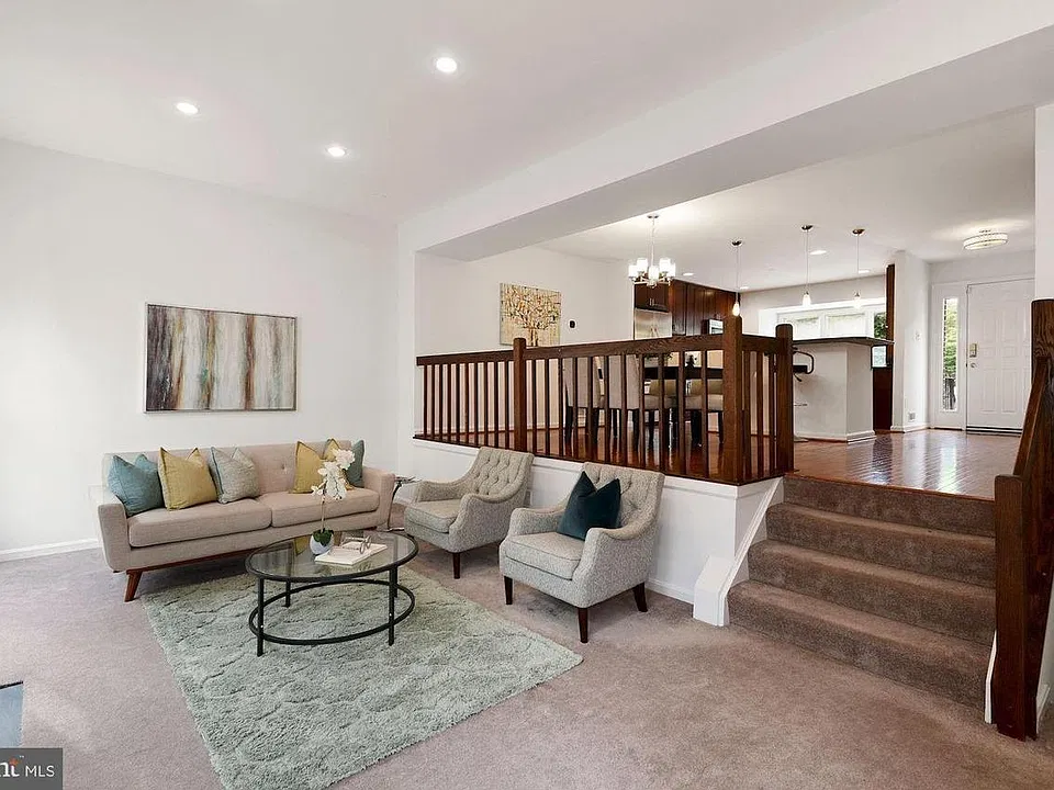 4902 Cloister Dr