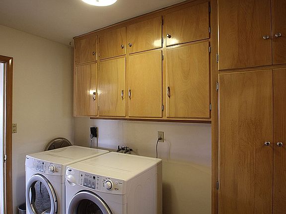 4th image of 933 Norwood Dr SE