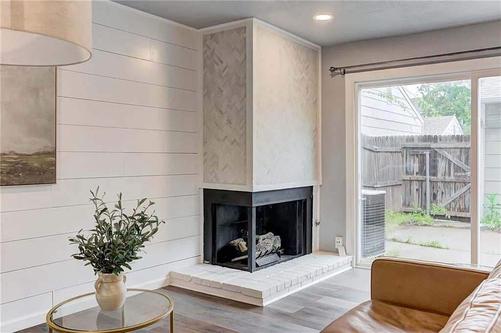 3 bed, 1353 sqft, $1,695 — Photo 3