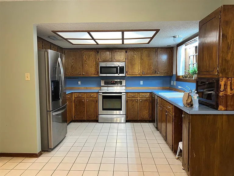 209 Oak Crest Ln — Photo 8