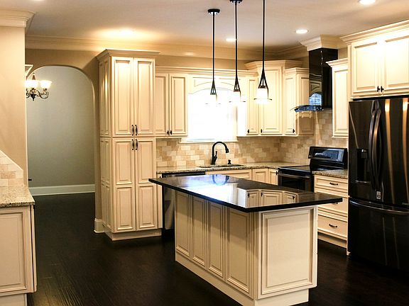 4th image of 10015 Castleglen Ln