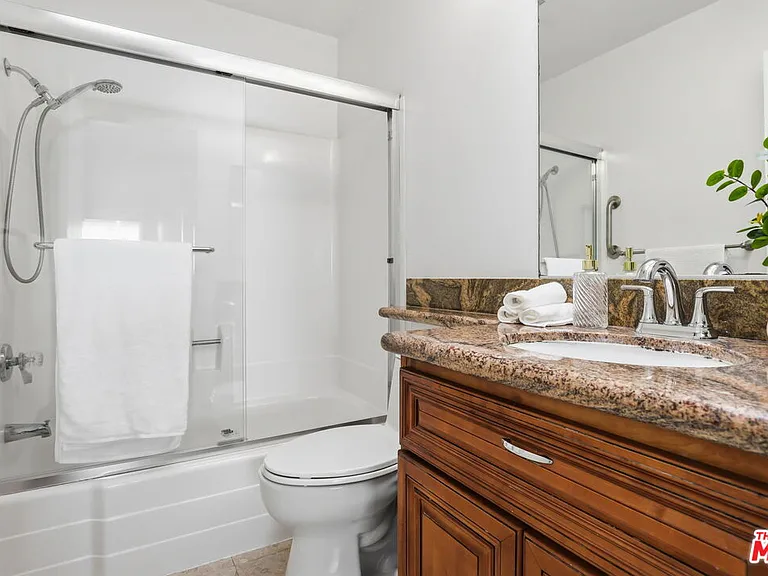 11952 Darlington Ave #3 — Photo 24