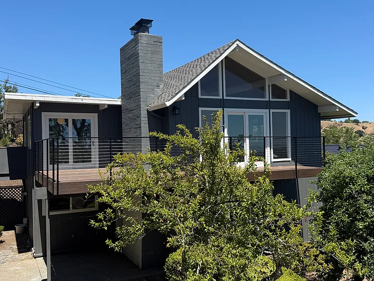 35 Longwood Dr — Photo 2