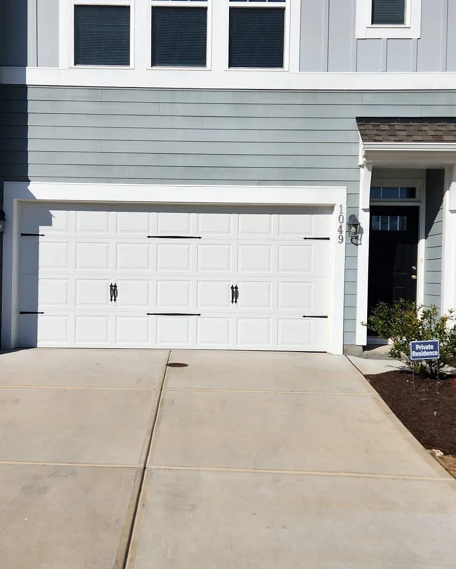 4 bed, 3.5 bath, 2227 sqft, $2,500 — Photo 1