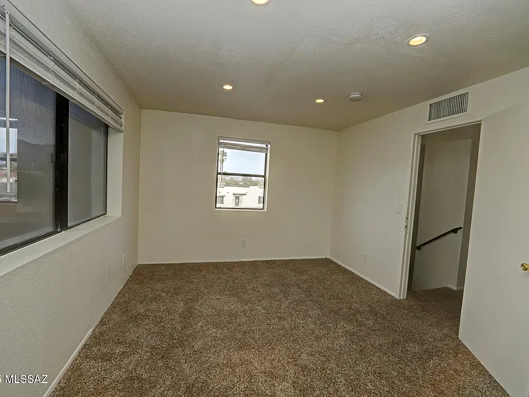 2190 N 1st Ave — Photo 19