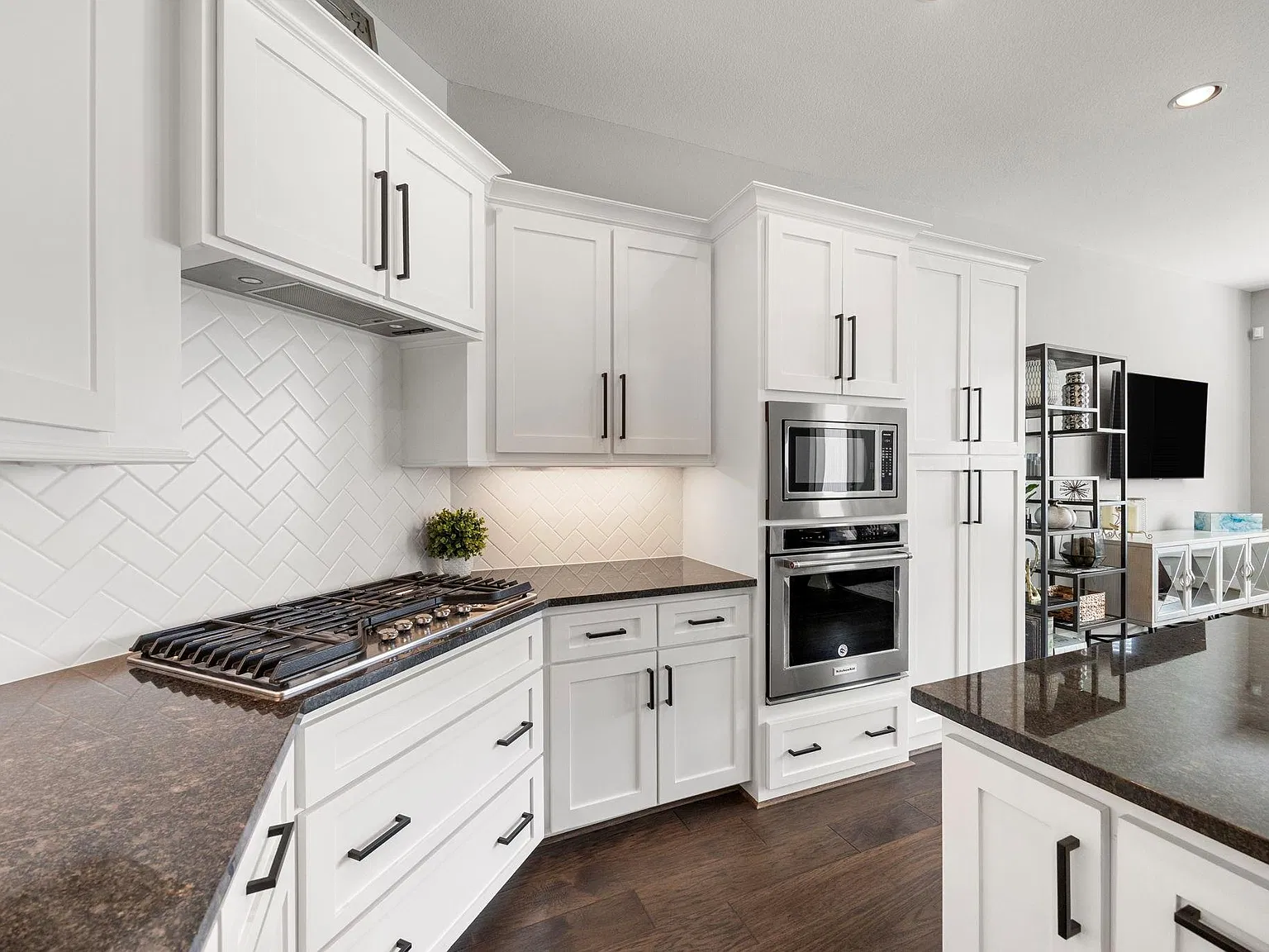4 bed, 3.5 bath, 2712 sqft, $3,700 — Photo 3