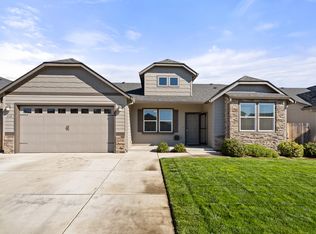 1615 Pearl Eye Ln, Medford, OR 97504