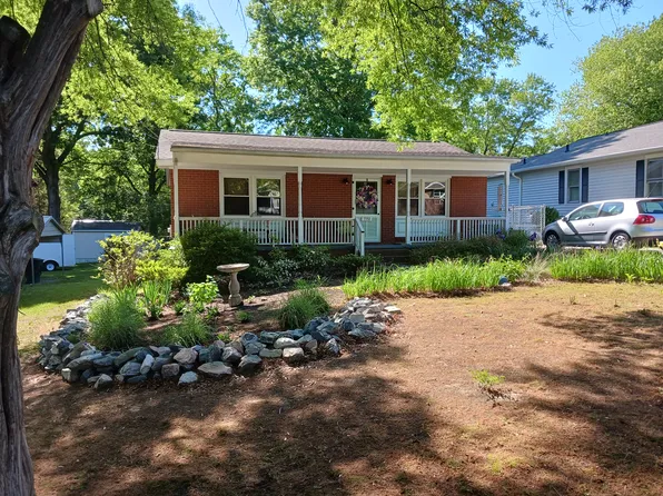 1703 Bristol Pl, High Point, NC 27262