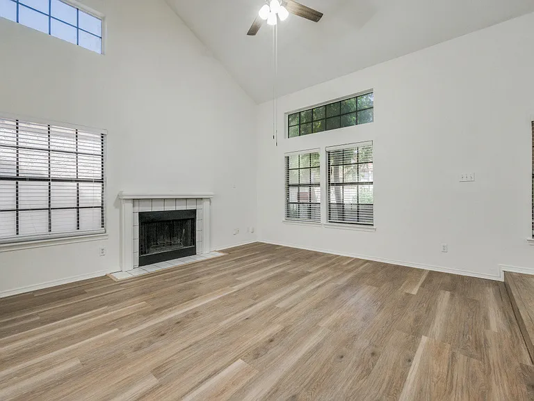 607 Mission Cir — Photo 3