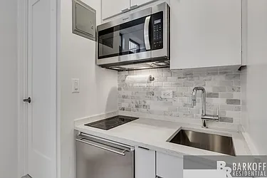 Rented by Barkoff Residential 