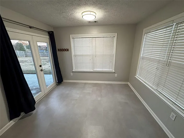 1425 Overland Xing — Photo 5