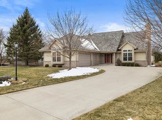 W170N7719 Trails End Ct, Menomonee Falls, WI 53051