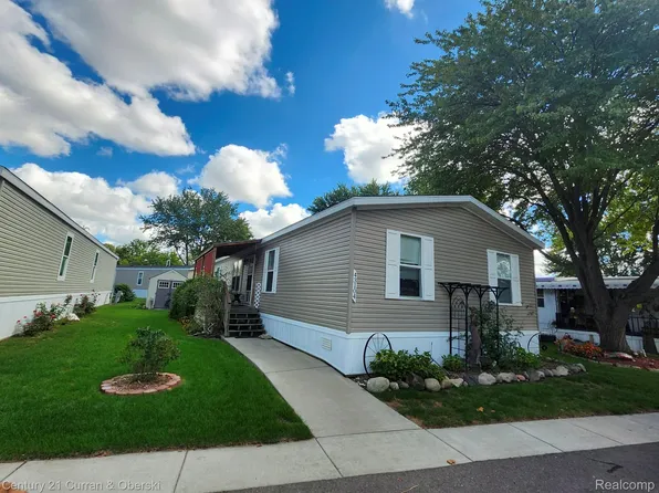 43104 Riviera Ave, Sterling Heights, MI 48314