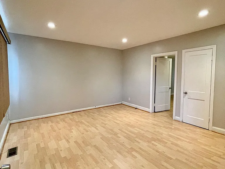 2914 Clearview Ave #1 — Photo 5