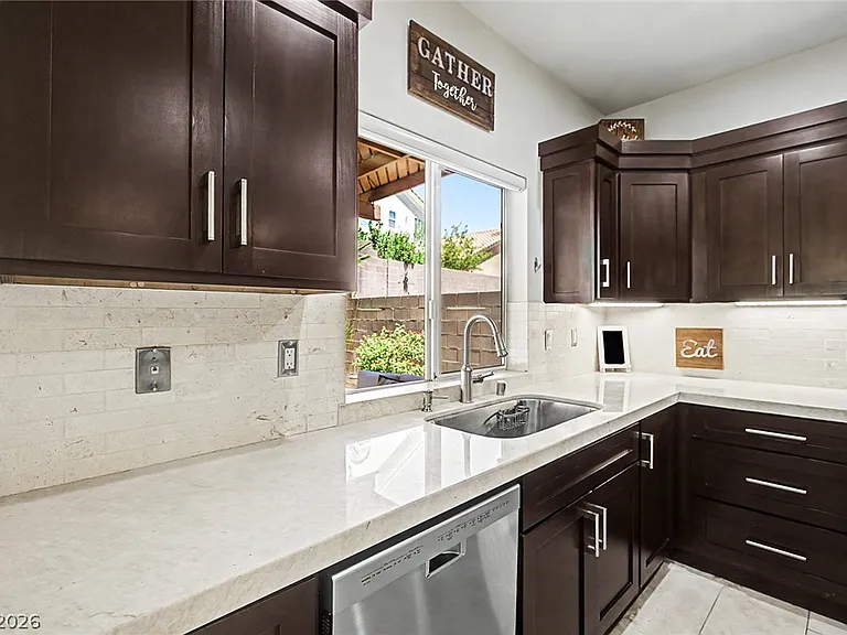 2025 Shining Feather Ln — Photo 24