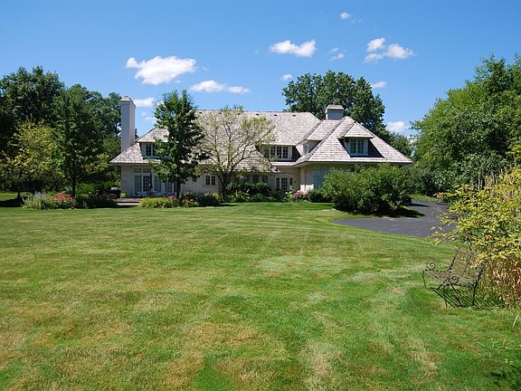 4th image of 670 Kathryn Ct