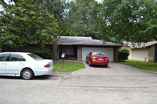 2717 Foxcroft Cir Photo 1