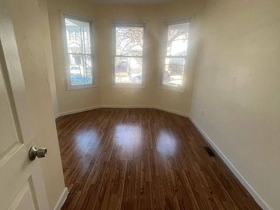 4th image of 746 S 16th St Floor 1