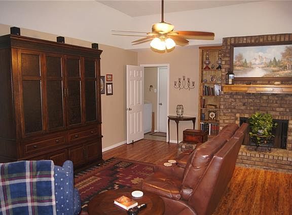 3rd image of 7220 Post Oak Dr