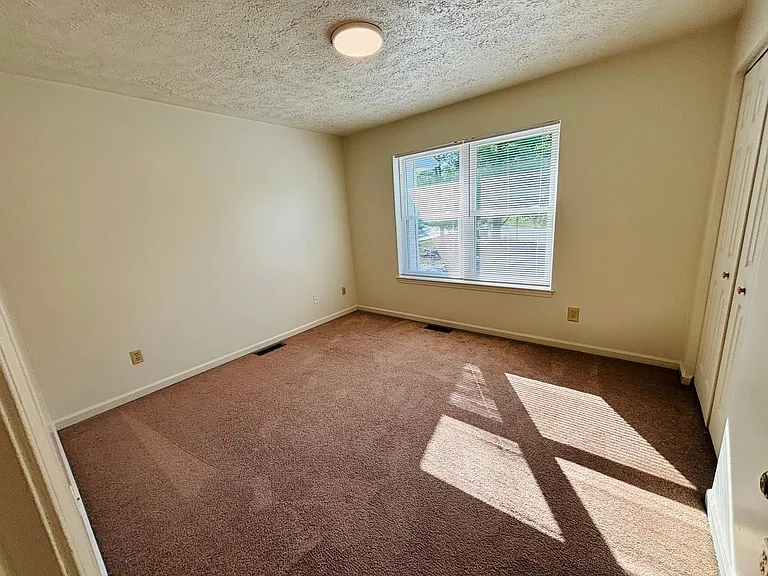 2 Bedroom, 1 Bath Apartment — Photo 17