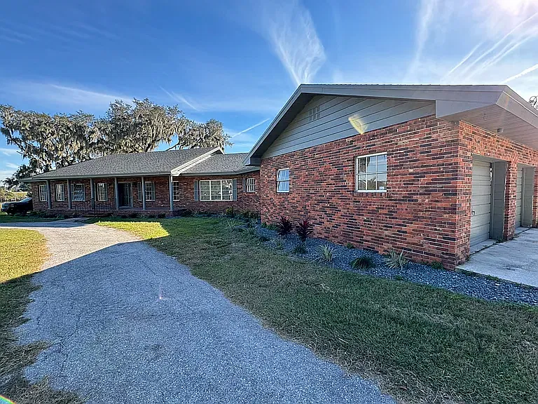 5 bed, 3195 sqft, $2,950 — Photo 3