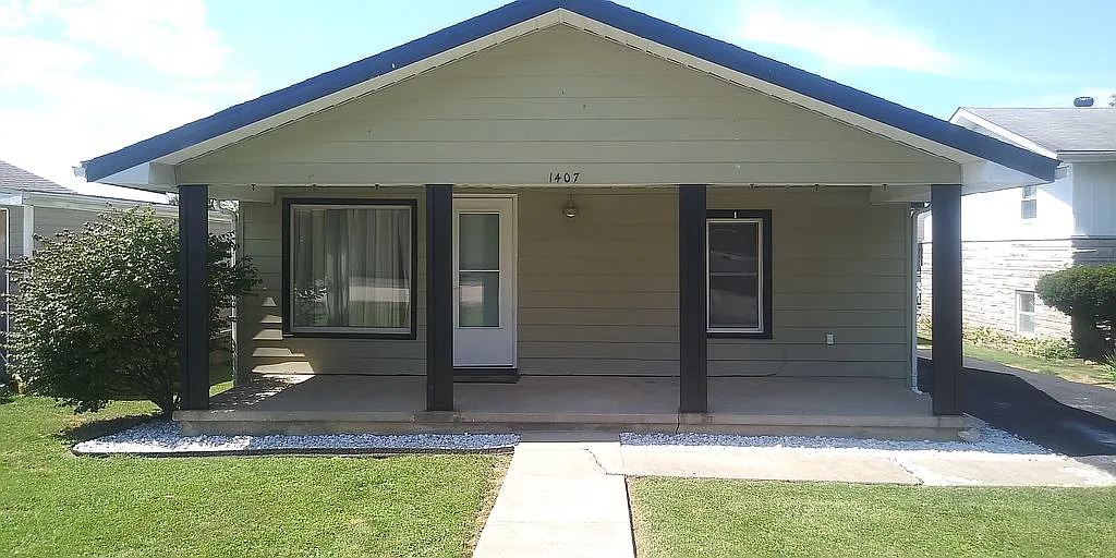 1407 Poplar St photo 1