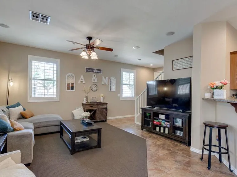 7518 S 31st Way — Photo 5