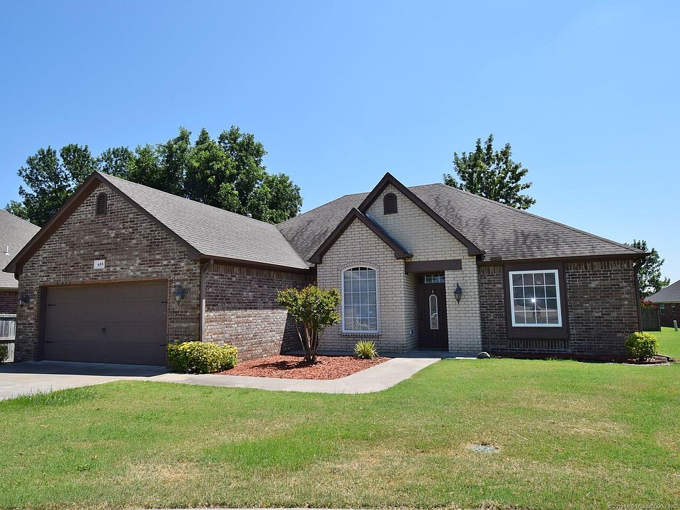 1st image of 655 Lakes Dr