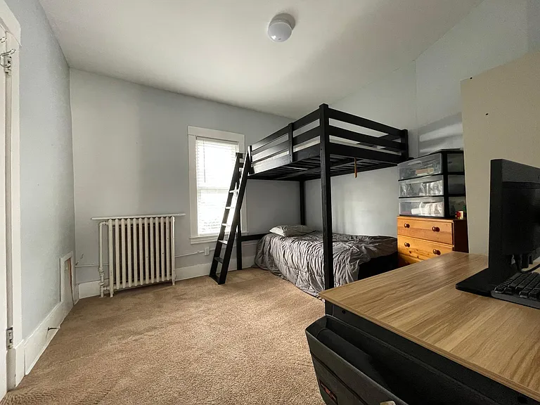 Bedroom 2
14' X 10'