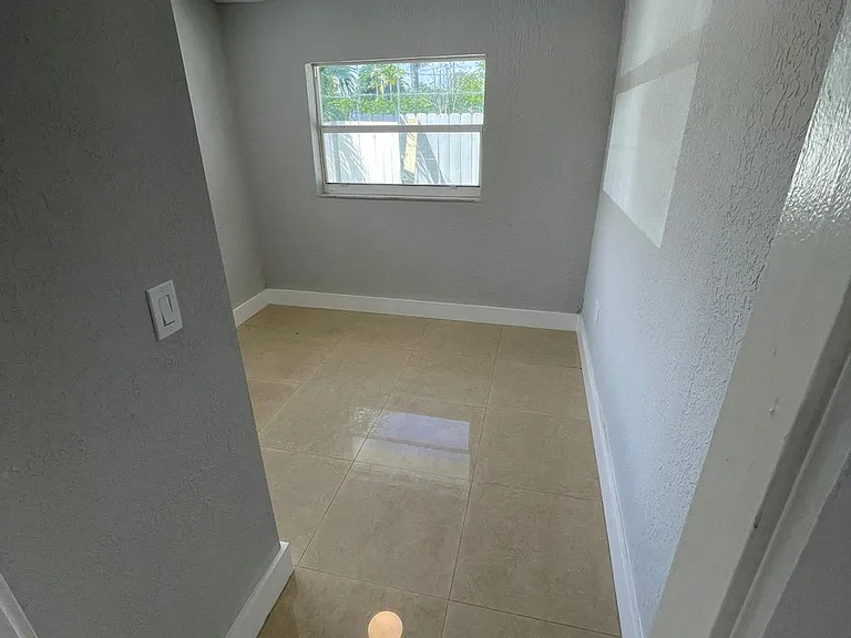 2137 SW 25th St — Photo 12