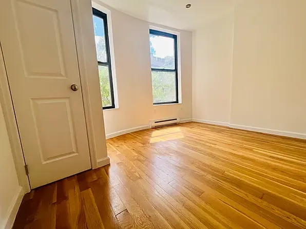 10 Manhattan Avenue image 3 of 5