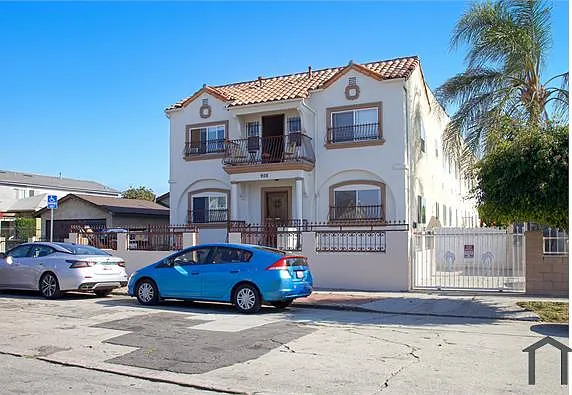908 W 74th St