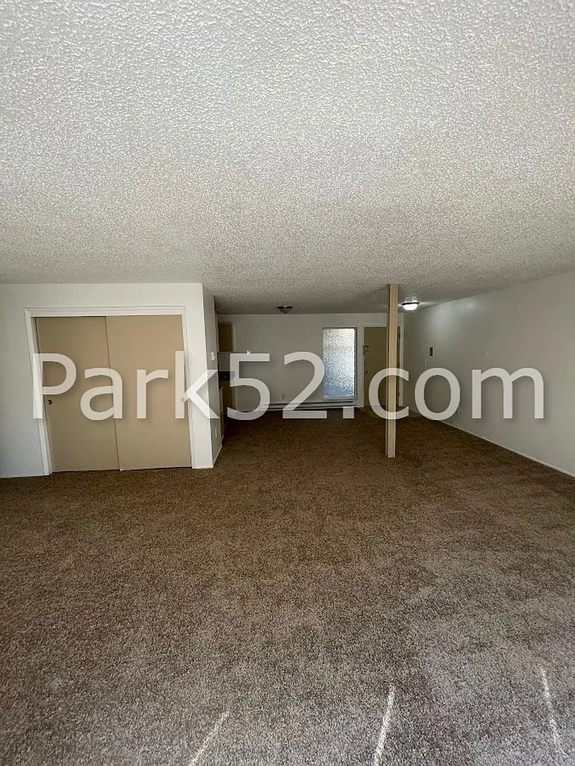 1/2 Off First Full Month! Lower Level 2 Bedroom 1 Bathroom Apartment in Tacoma — Photo 4