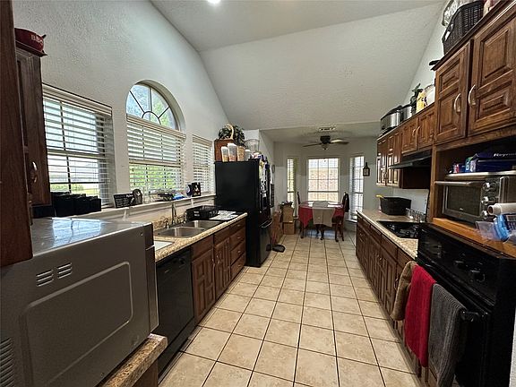 3rd image of 1412 Paula Ln