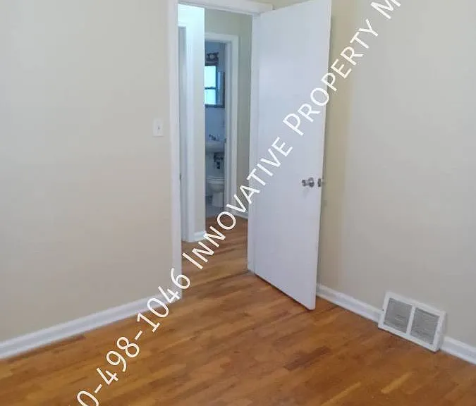 1309 Clancy Ave — Photo 8