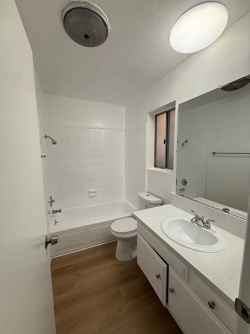 079 - 1306 N Columbus — Photo 4