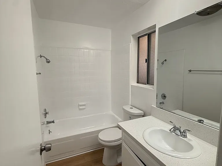 079 - 1306 N Columbus — Photo 4