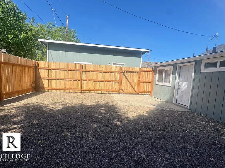 745 Dakota Ave — Photo 15