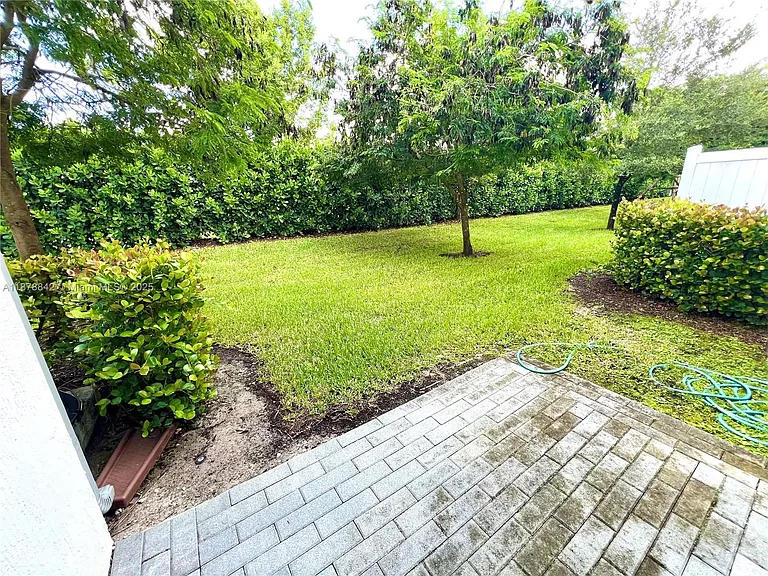 9045 Zevon Ct — Photo 14