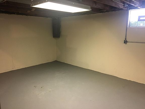 3rd image of 1125 Yale Ave