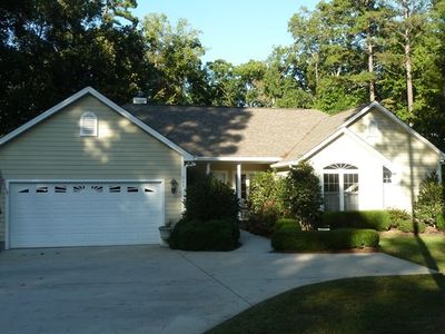 504 Eagles Harbor Dr, Hodges, SC, 29653