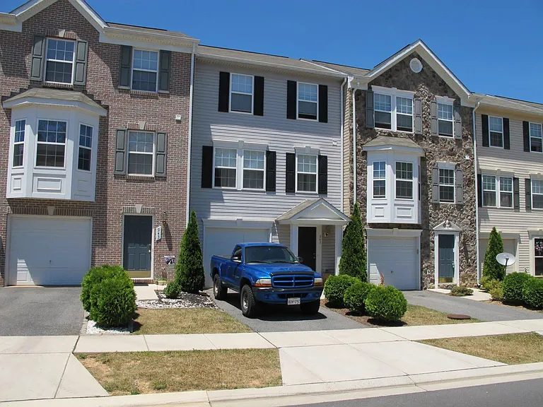 943 Monet Dr — Photo 2