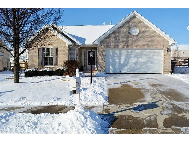 327 Trenton Pl photo 1