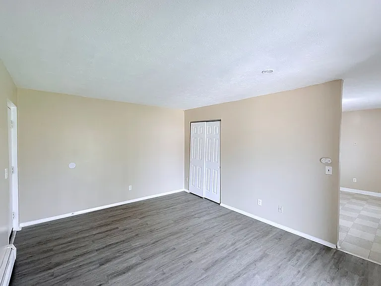 2459 Montana Ave — Photo 4