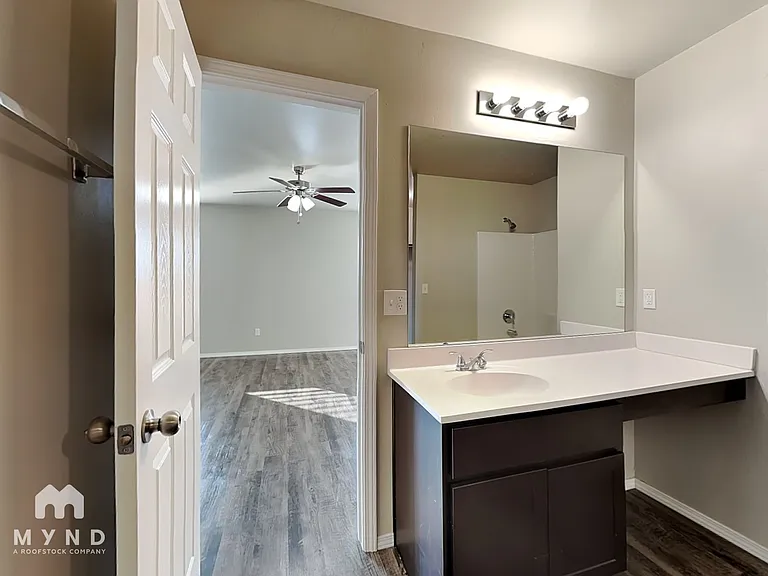 1118 Flint Way — Photo 8